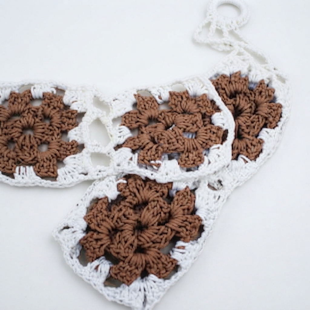 Tapis mural artisanal en crochet – Motif floral Rifain