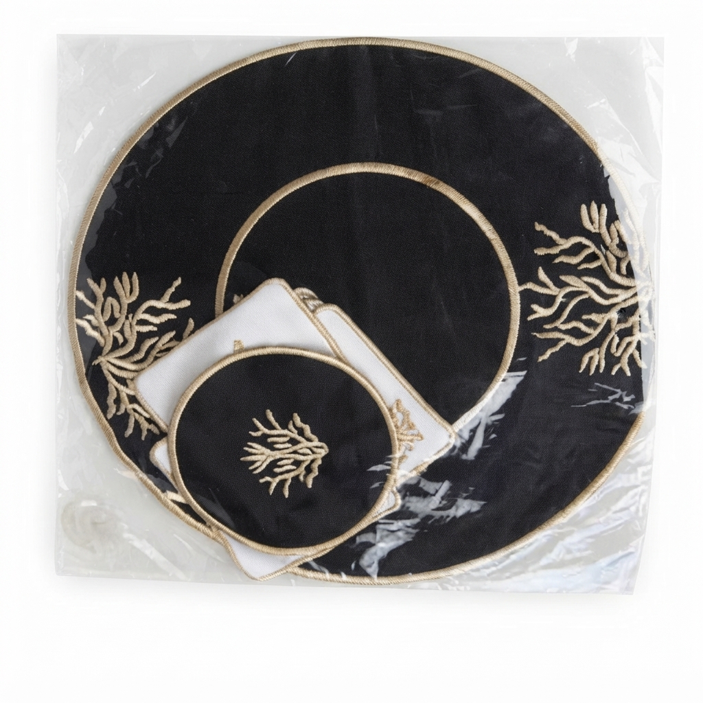 ​Set Corail Impérial – Ensemble de table en satin brodé (sets et sous-verres)