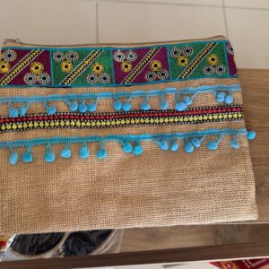 Pochette bohème en toile de jute (ou clutch ethnique).