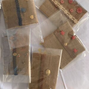 ​Pochette Capucine – Mini-trousse en jute et détails fantaisie