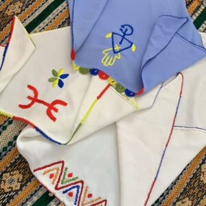 ​Collection Amazigh – Écharpes et Étoles Traditionnelles Brodées