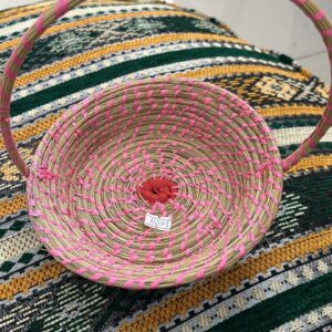 Panier artisanal en fibres naturelles