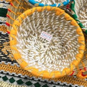 Ensemble de paniers tressés colorés