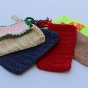Pochette artisanale en crochet