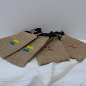 Pochette artisanale en toile de jute – Motif amazigh