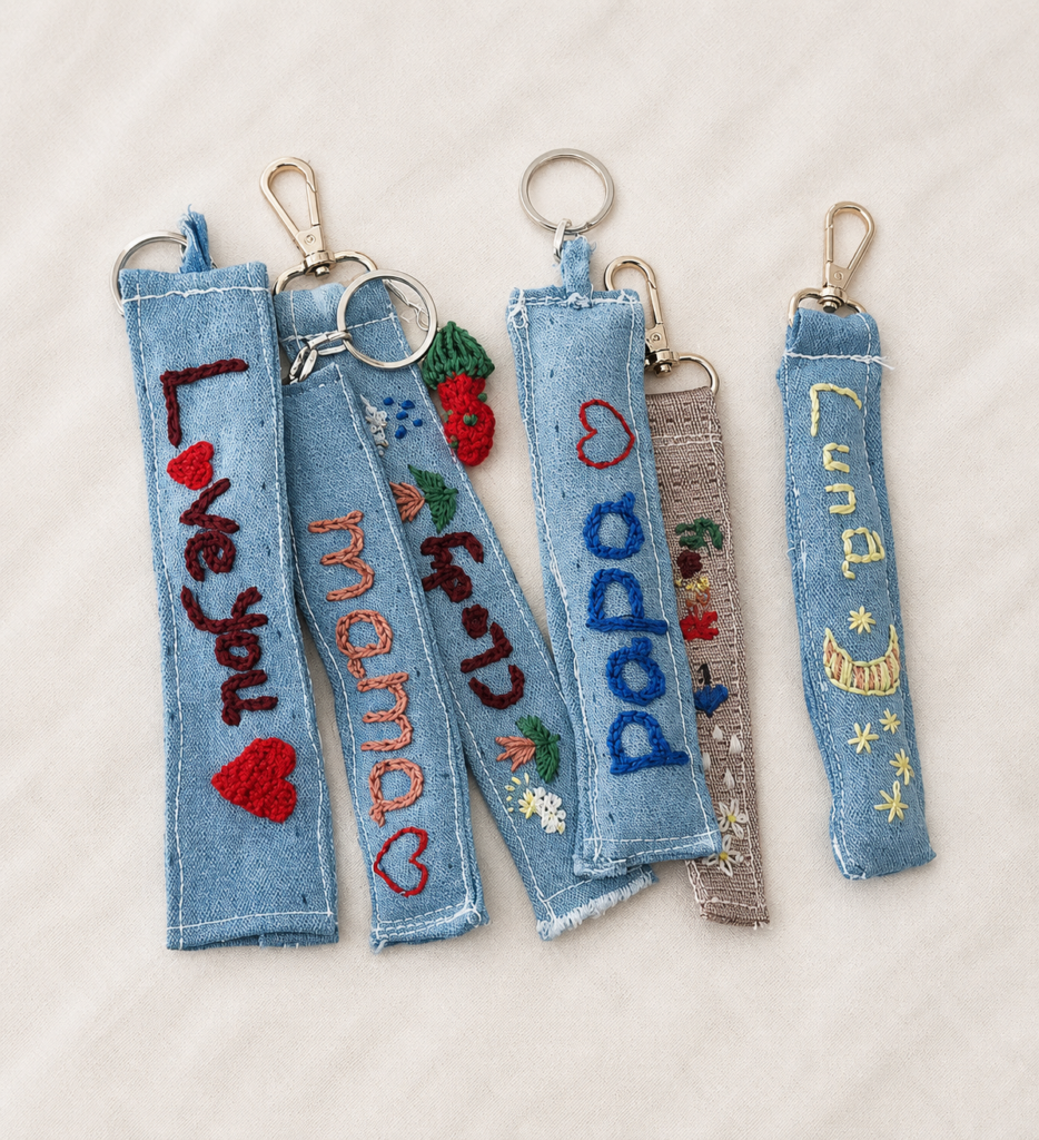 Porte-Clés Personnalisés en Denim – Broderie Artisanale Fait Main