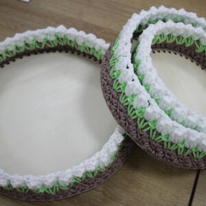 Ensemble de Paniers plats ronds avec bords crochetés, réalisés à la main