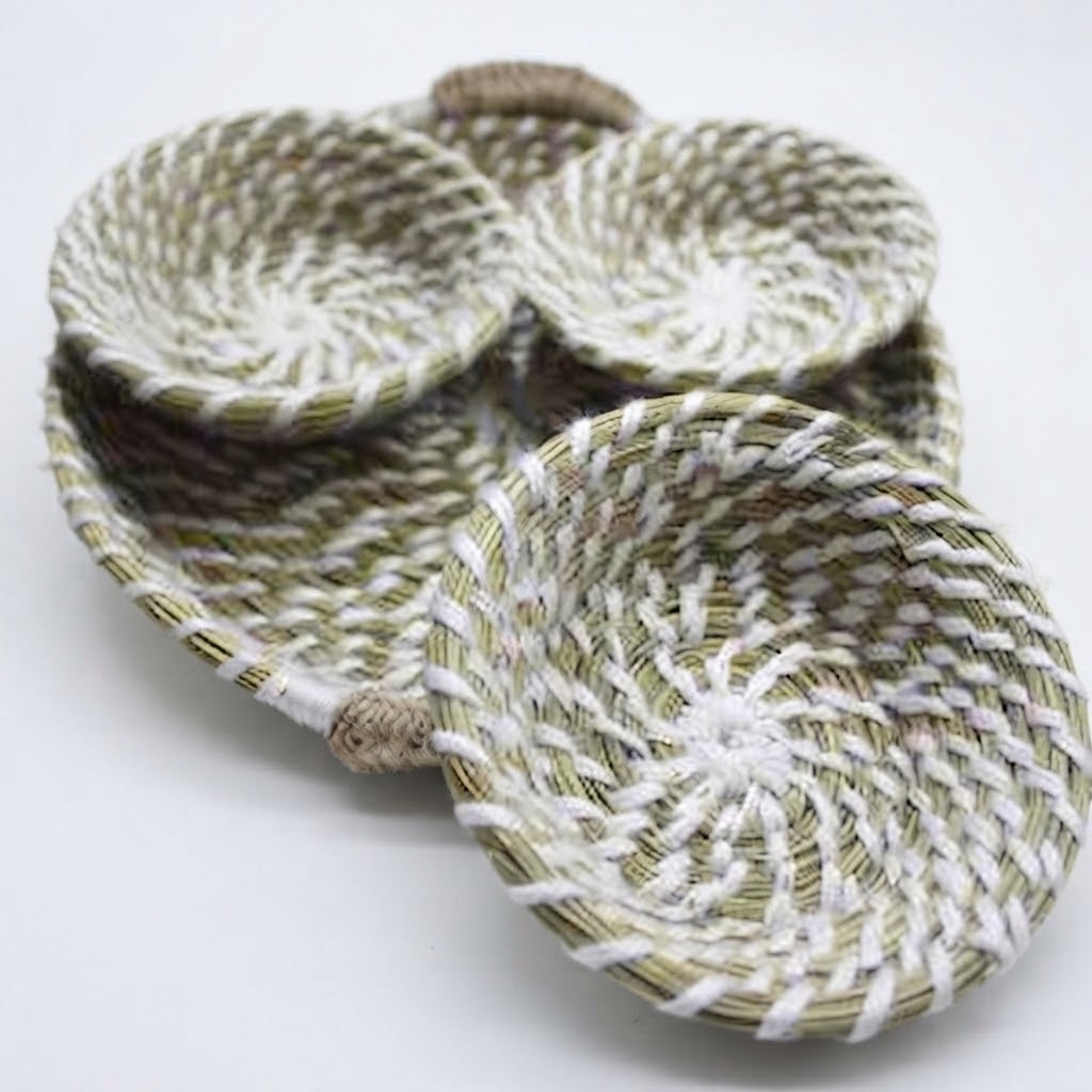 ensemble de paniers artisanaux