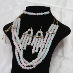 Ensemble de bijoux artisanaux