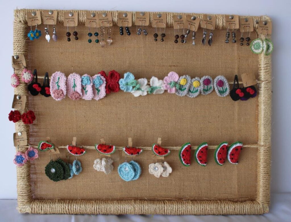 Accessoires de cheveux  et des boucles d'orielle  Faits Main en Crochet