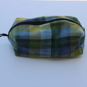 Trousse artisanale en tissu à carreaux