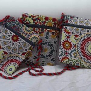 Pochette artisanale à bandoulière – Motifs marocains