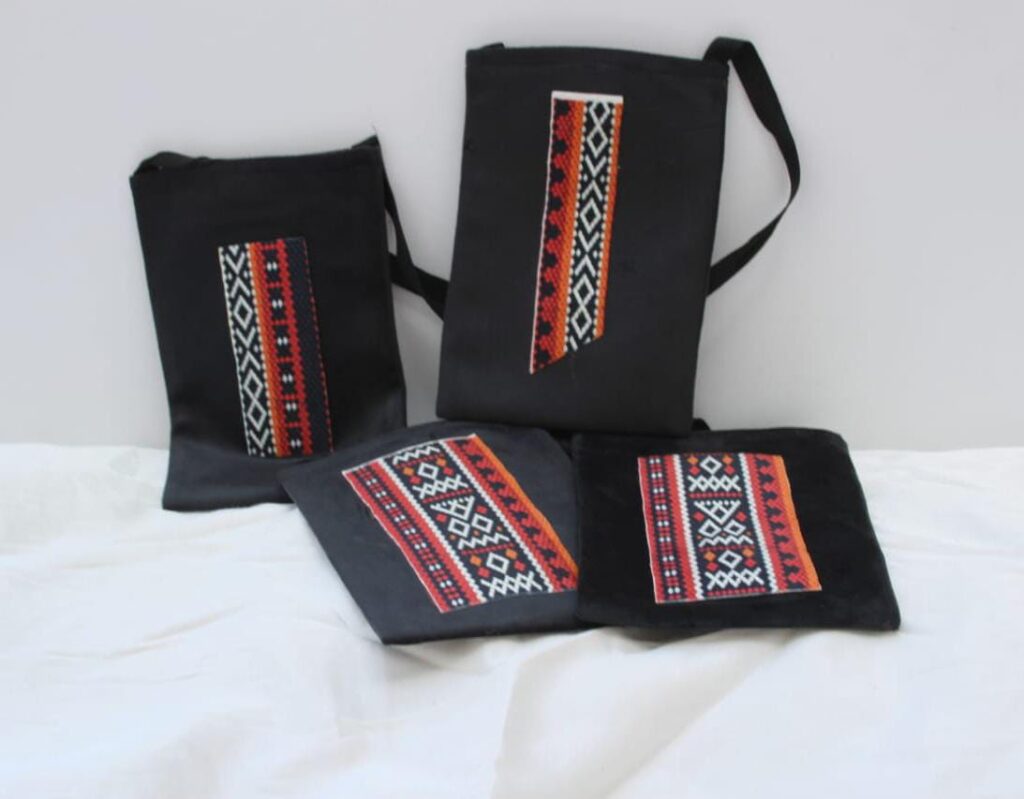 Sac et pochette artisanaux – Motifs amazighs