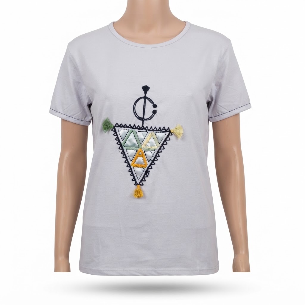 T‑shirt artisanal brodé.